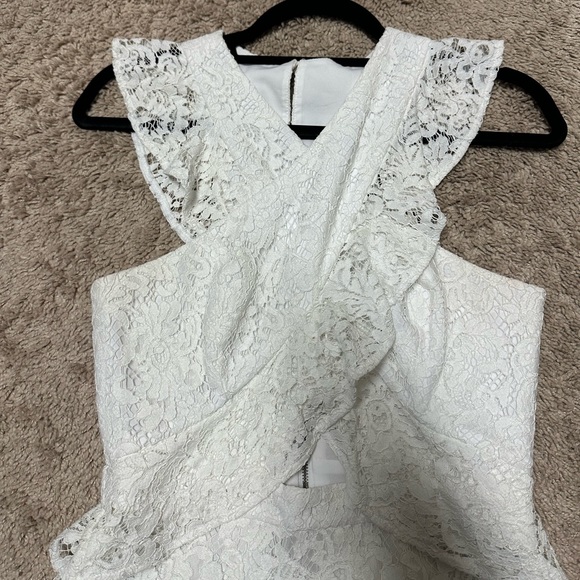 BCBG White Lace Criss Cross Cut Out Ruffle Top size XS - Picture 8 of 10